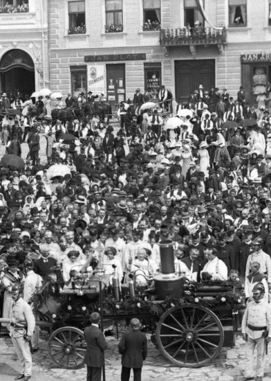 Svěcení parní stříkačky na Dolním náměstí (2) (1912)